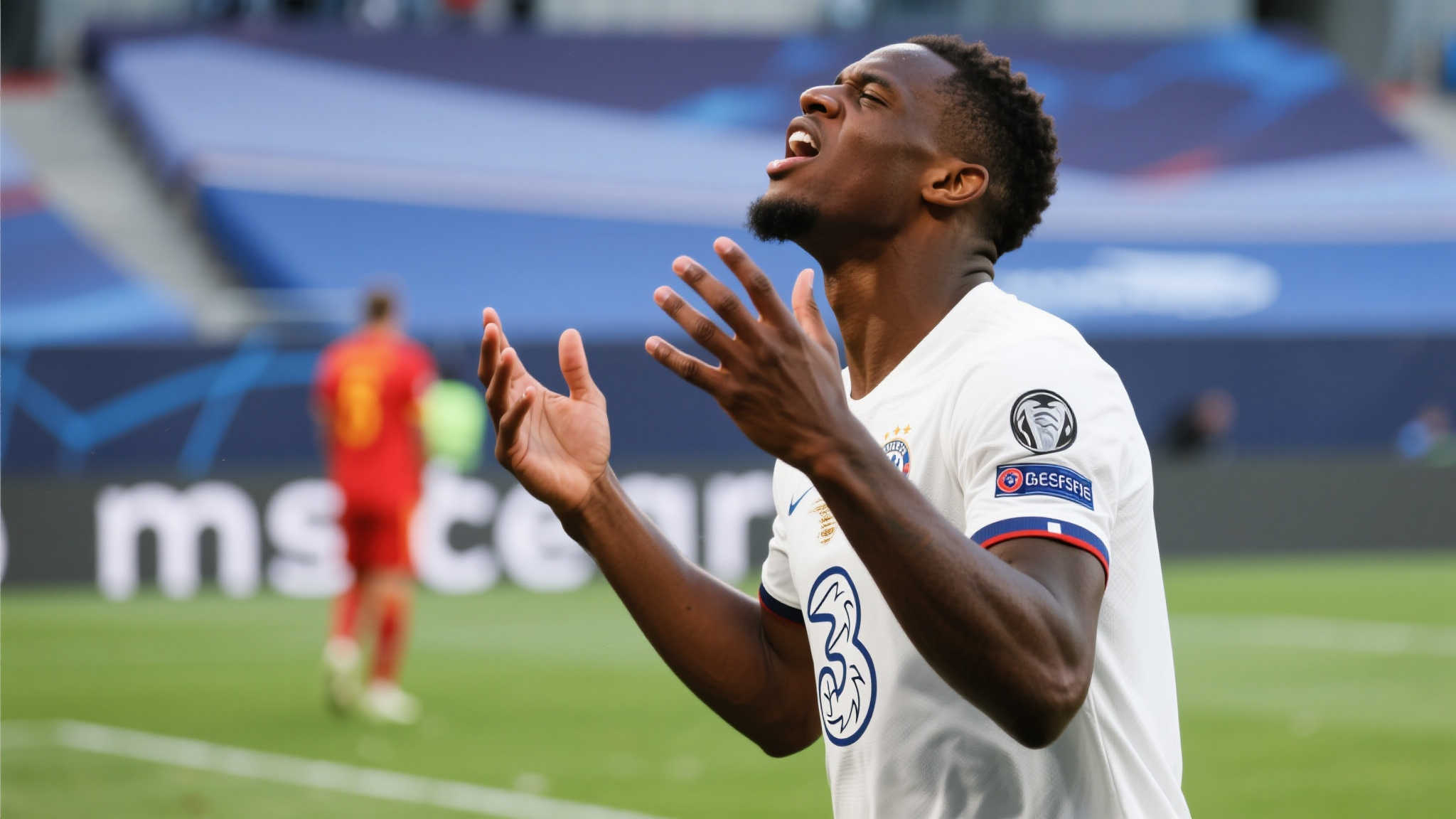 然而，不难看出，这个高调动作用于吕迪格来说或许更多